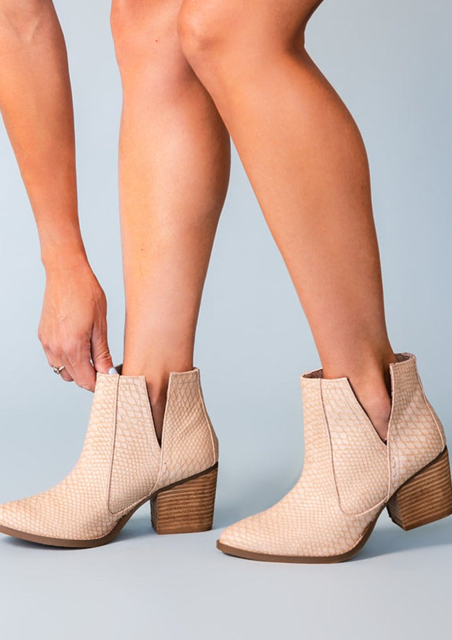 **ONLINE EXCLUSIVE** Tarim Bootie in Blush