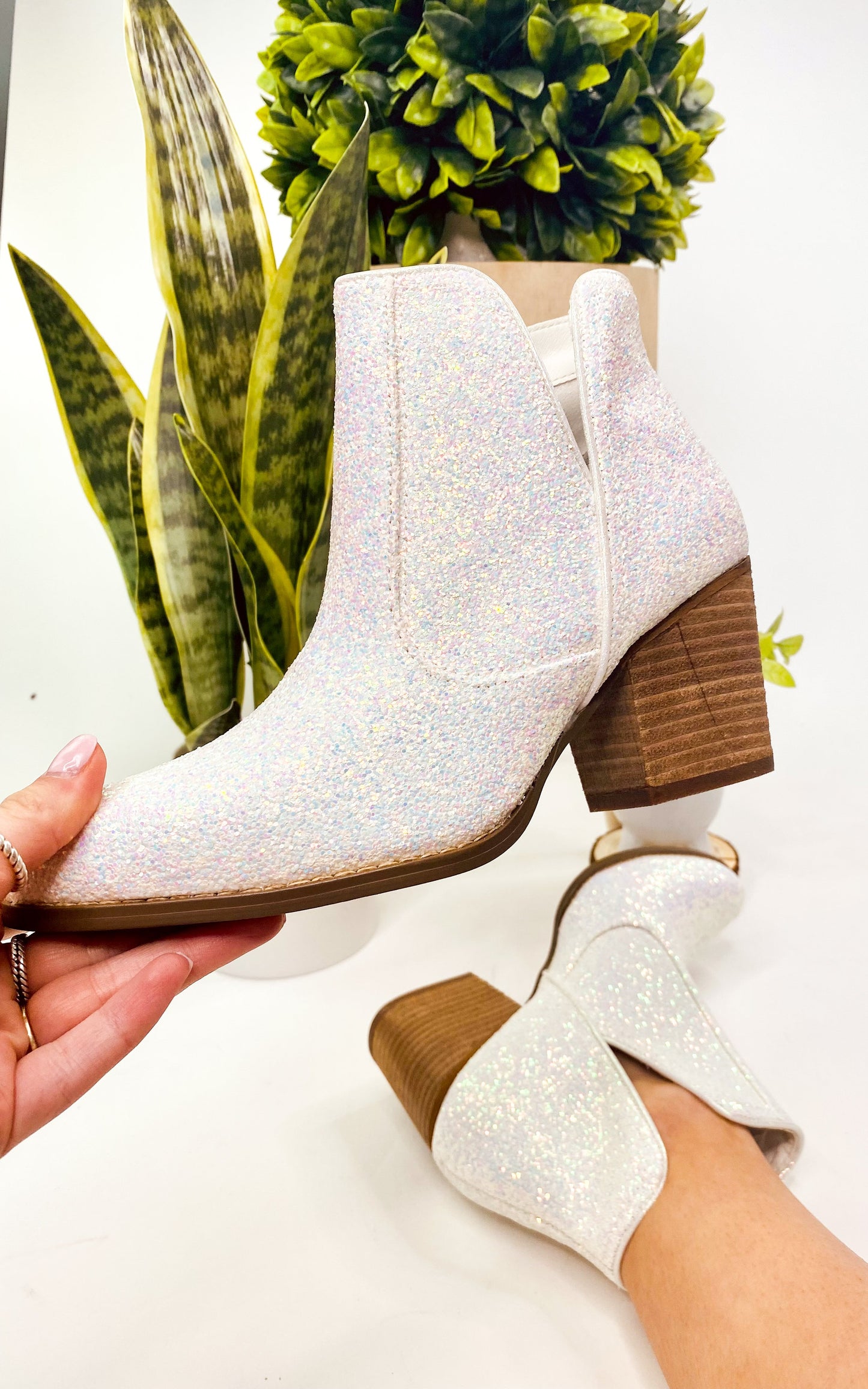 **ONLINE EXCLUSIVE** Fiera Booties in White