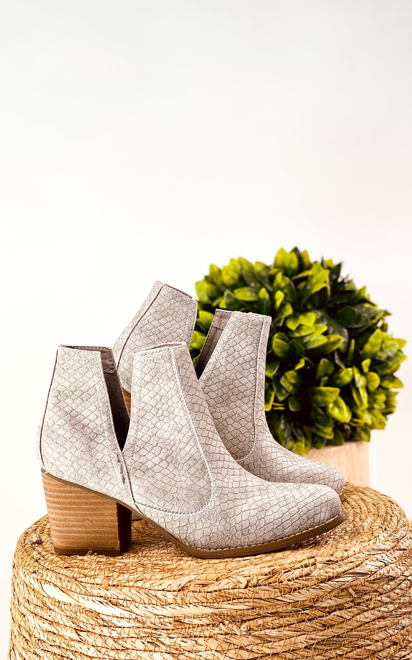 **ONLINE EXCLUSIVE** Tarim Bootie in Grey