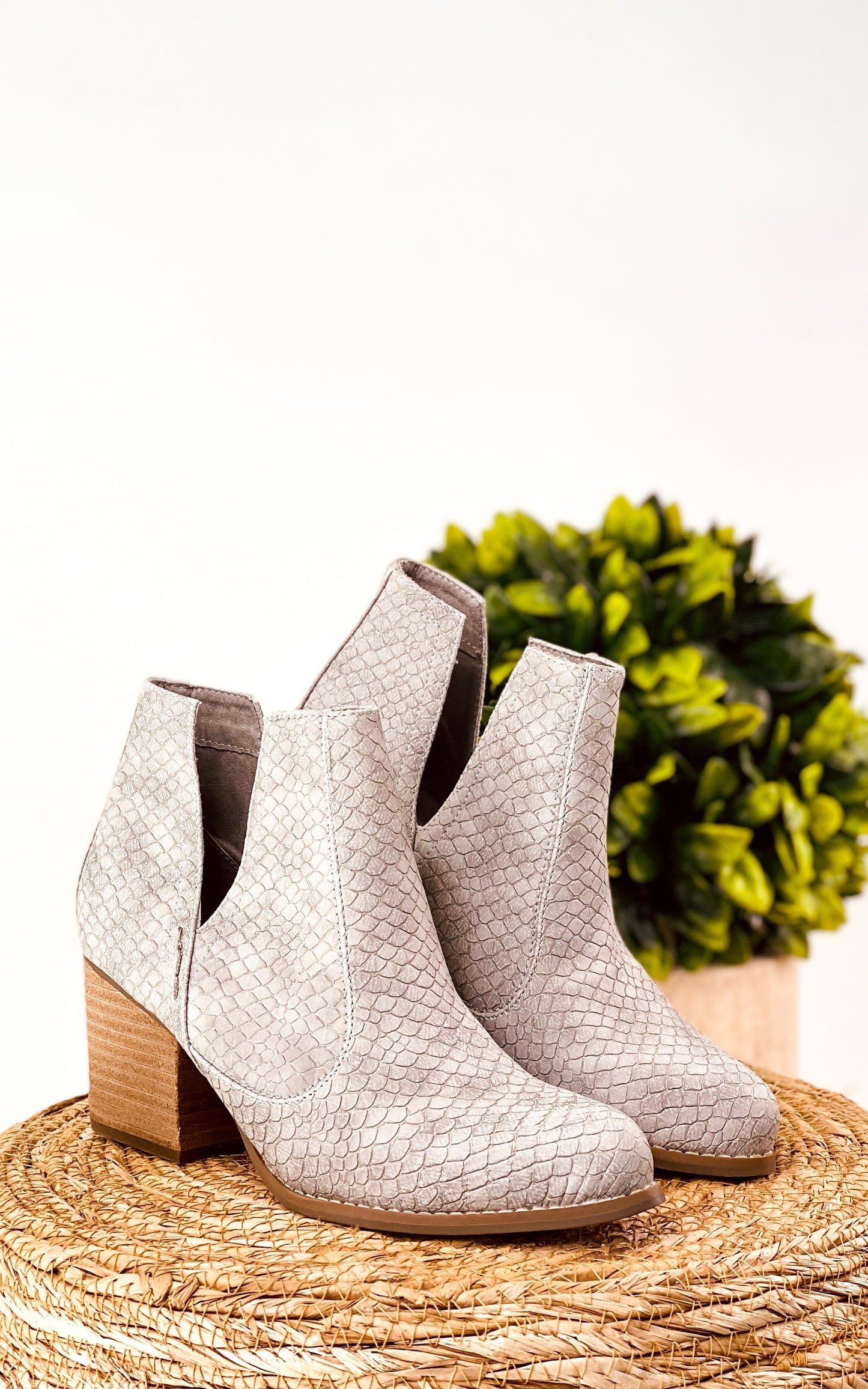 **ONLINE EXCLUSIVE** Tarim Bootie in Grey