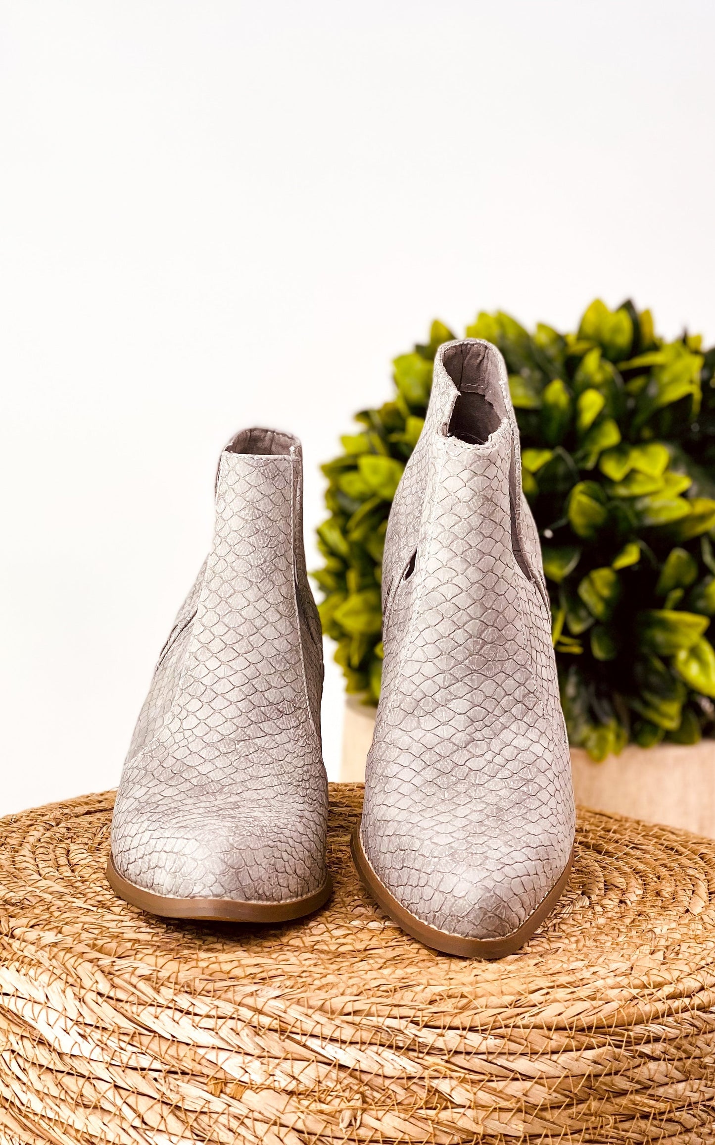 **ONLINE EXCLUSIVE** Tarim Bootie in Grey