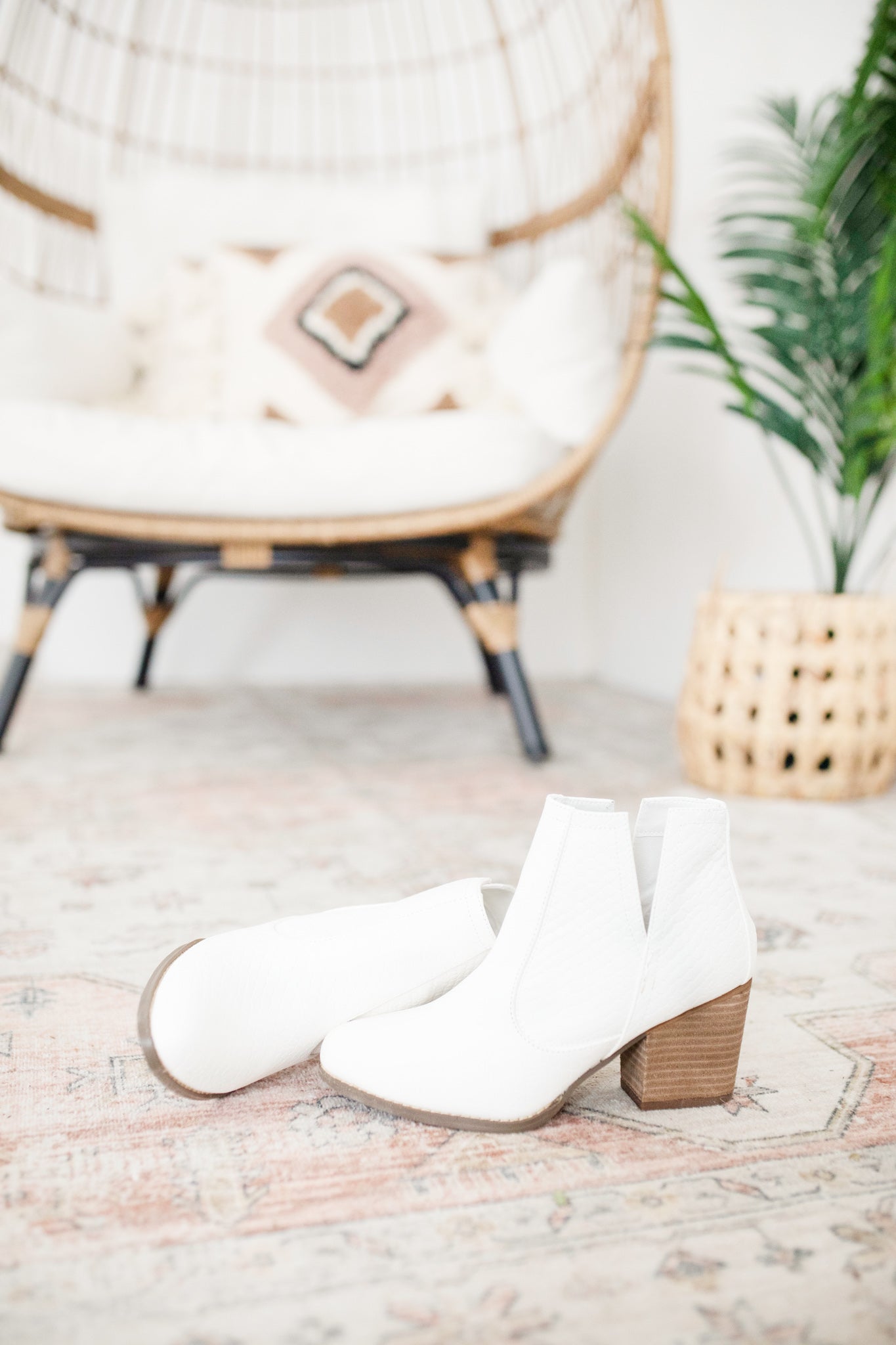 **ONLINE EXCLUSIVE** Tarim Bootie in White