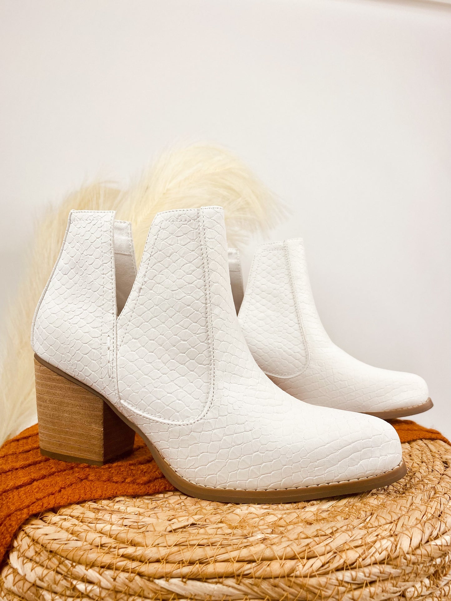 **ONLINE EXCLUSIVE** Tarim Bootie in White