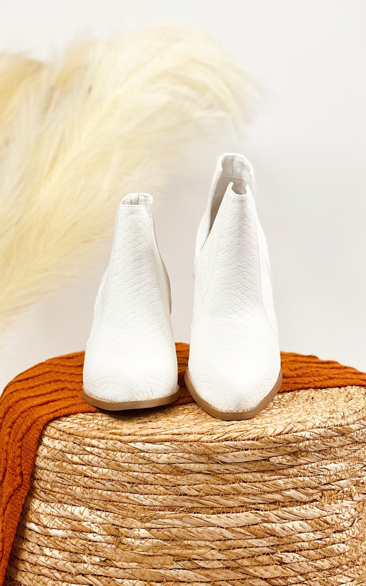 **ONLINE EXCLUSIVE** Tarim Bootie in White